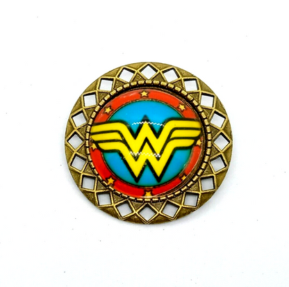 WONDER WOMAN BROOCH Superhero Logo DC Comics Bubble Design Pin