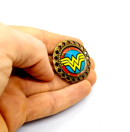 WONDER WOMAN BROOCH Superhero Logo DC Comics Bubble Design Pin