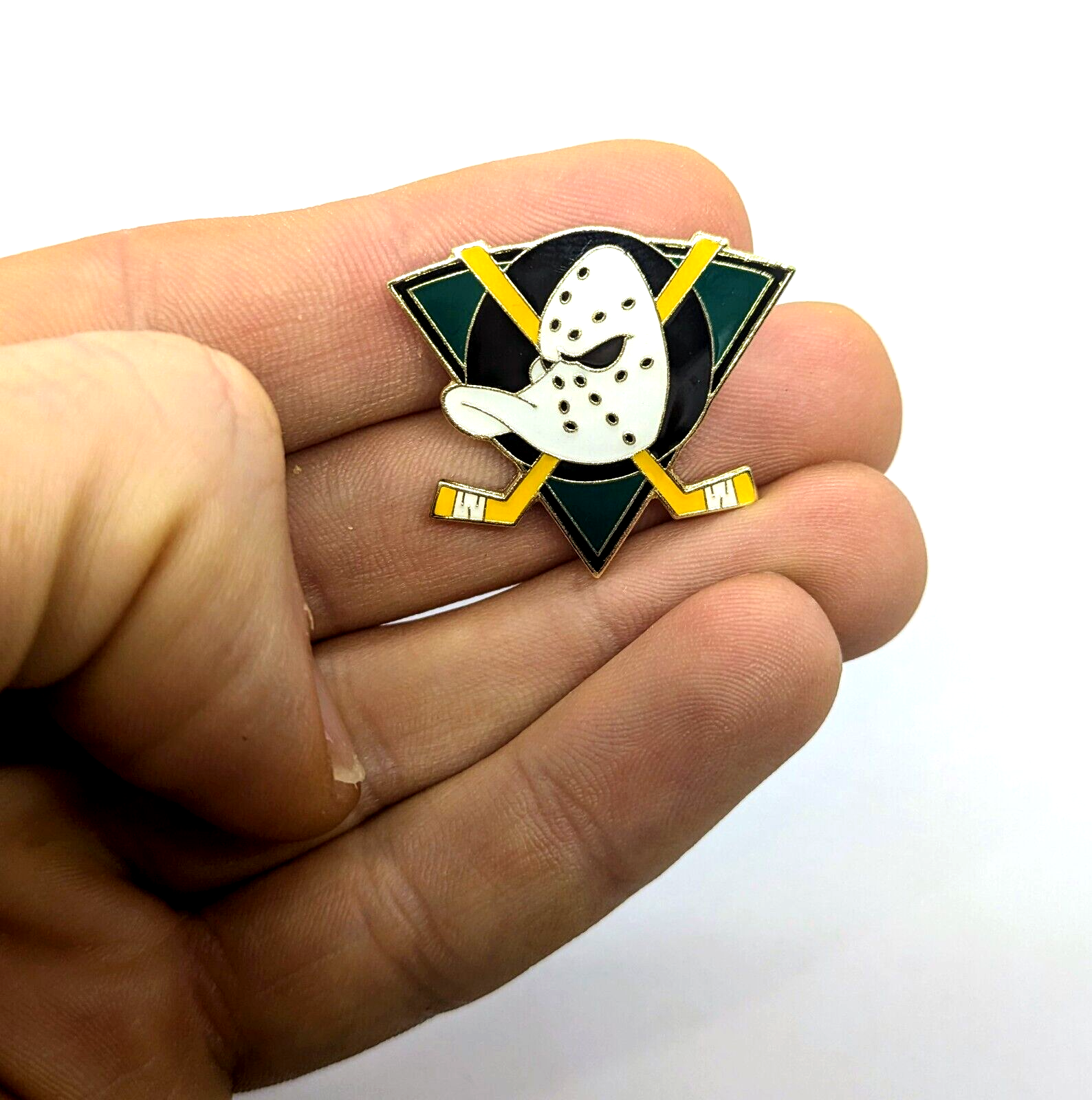 ANAHEIM DUCKS PIN Hockey NHL Mighty Ducks Gift Enamel Hat Backpack Lapel Brooch