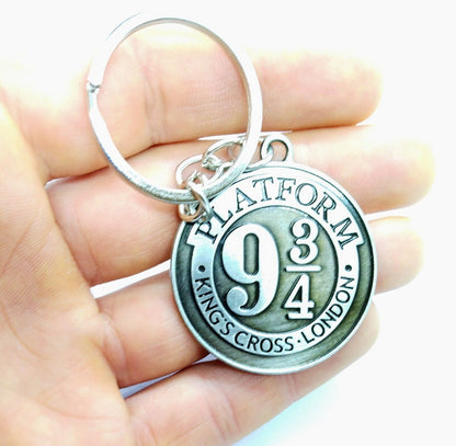 PLATFORM 9-3/4 KEYCHAIN Harry Potter Silver Pendant Fantasy Key Chain/Keyring