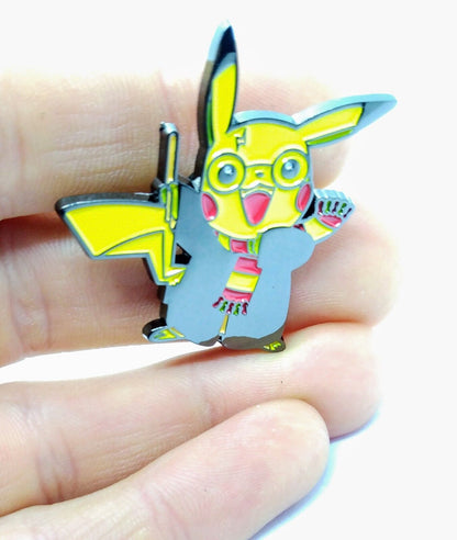 PIKACHU AS HARRPY POTTER PIN (Cool Reflective Robe) Pokemon Wizard Enamel Brooch