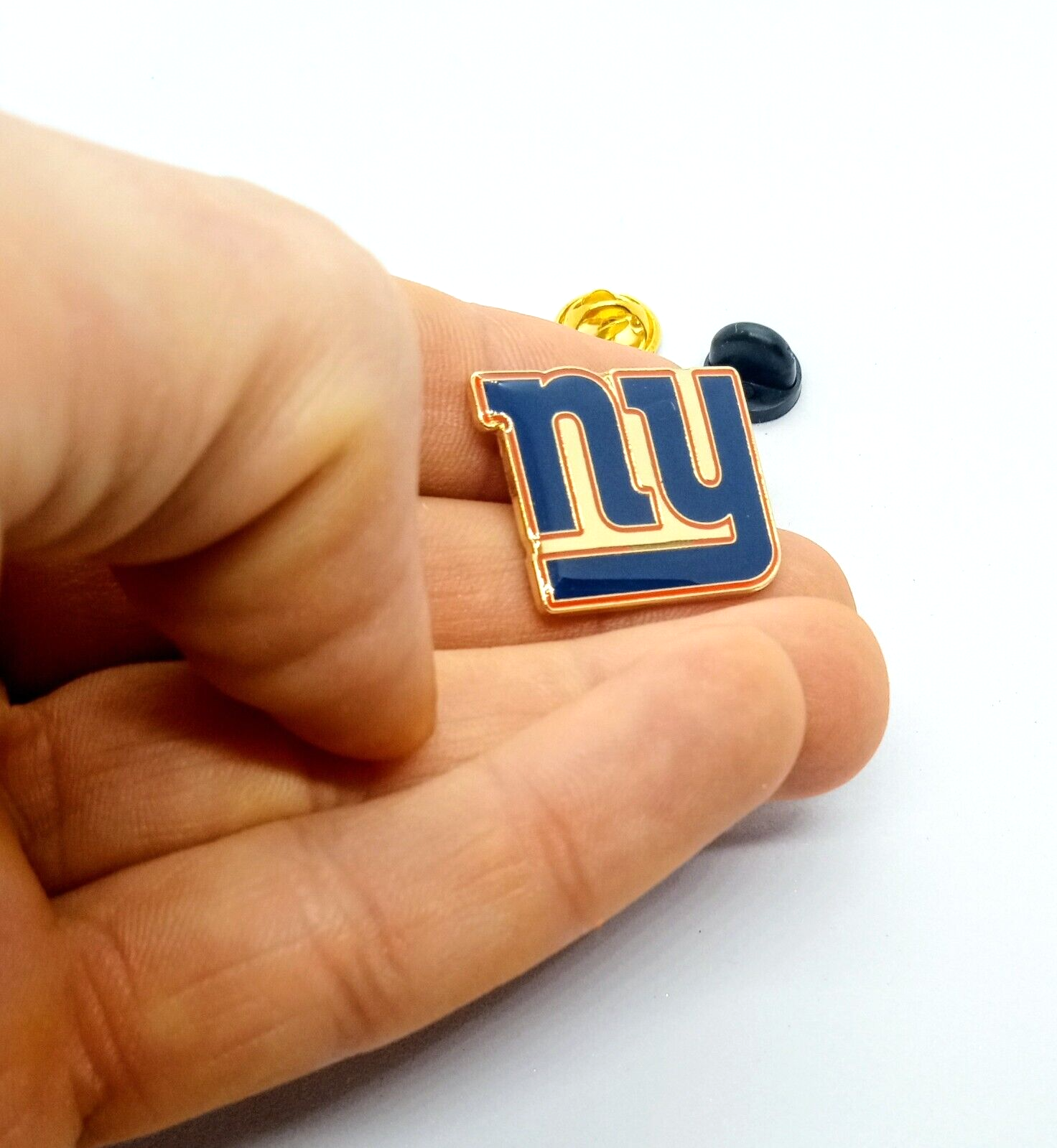 NEW YORK GIANTS PIN Football NFL Logo Gift Enamel Hat Backpack Lapel Brooch